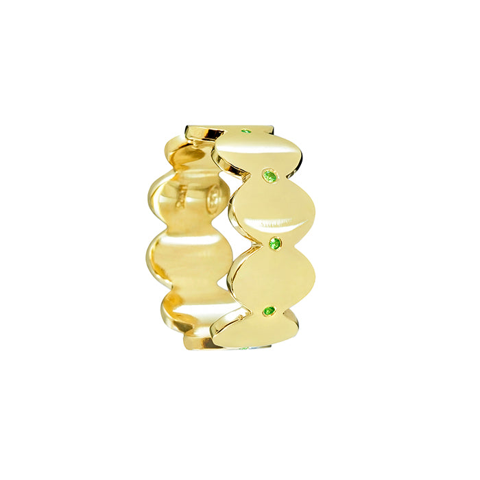 Luxury Gold Ring with Sapphire Detailing by Bed of Stones Jewelry