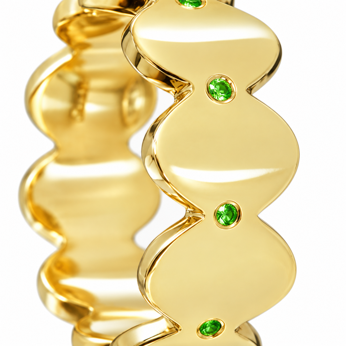 Close-up of round-cut tsavorite gypsy setting on Verdant Echo Band Sterling Silver & 18K Gold Plated by Bed of Stones Jewelry