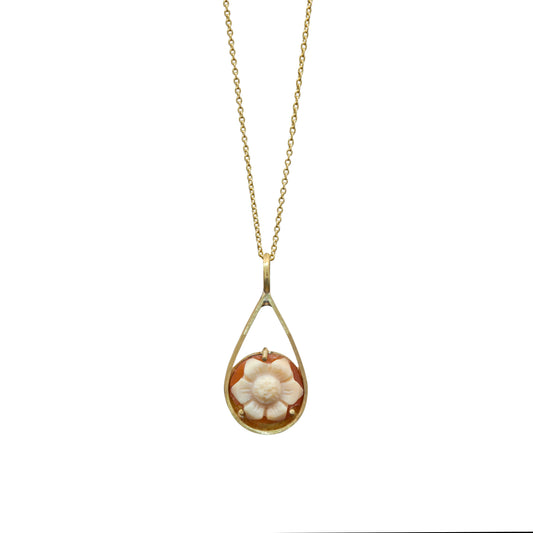 Pendant in 18ct Yellow Gold & Hand carved Cameo