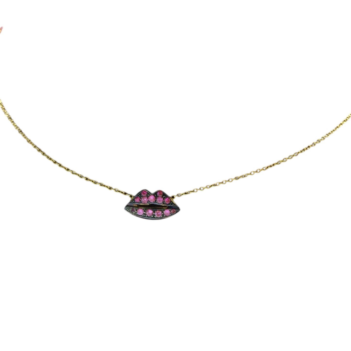 Pendant ,Lip Shape in 18k yellow gold with 0.14ct pink Sapphire Κρεμαστο κοσμημα ,σχημα χειλουσ ,18κ κιτρινο χρυσο με 0.14κ ροζ Ζαφειρι