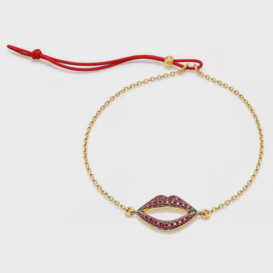 Video of Lip Luxe Open Allure 18K Gold Bracelet by Bed of Stones Jewelry, showing adjustable sliding bead closure mechanism