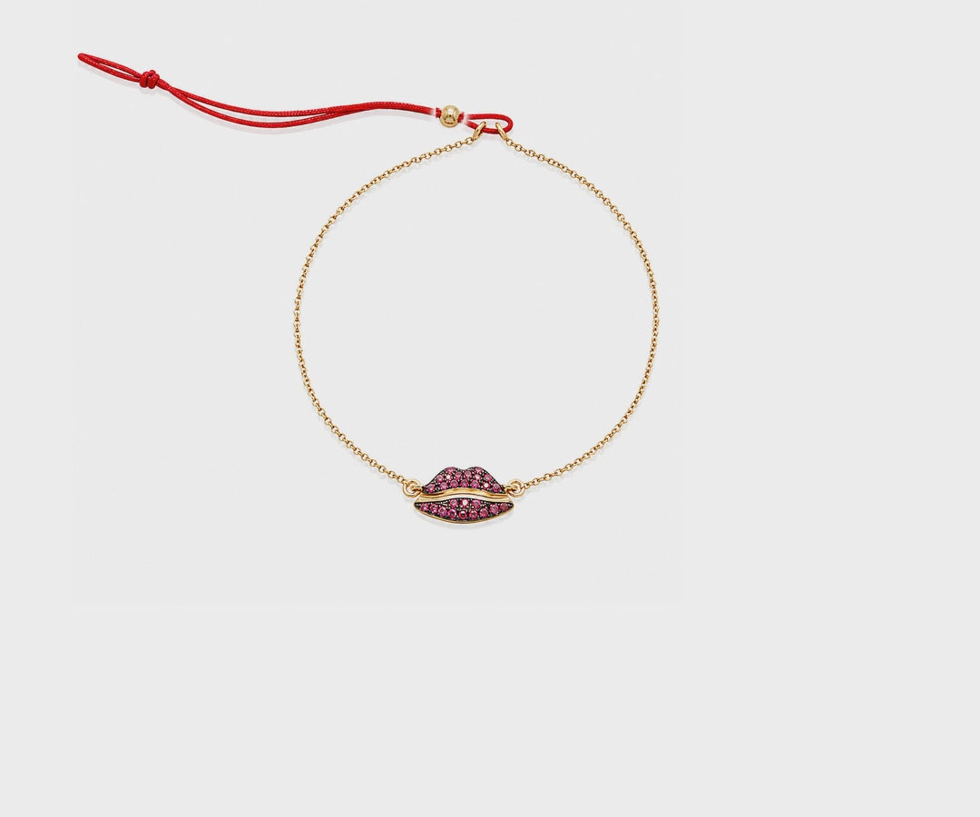 Video of Lip Luxe 18K Gold Bracelet by Bed of Stones Jewelry, showing adjustable sliding bead closure mechanism